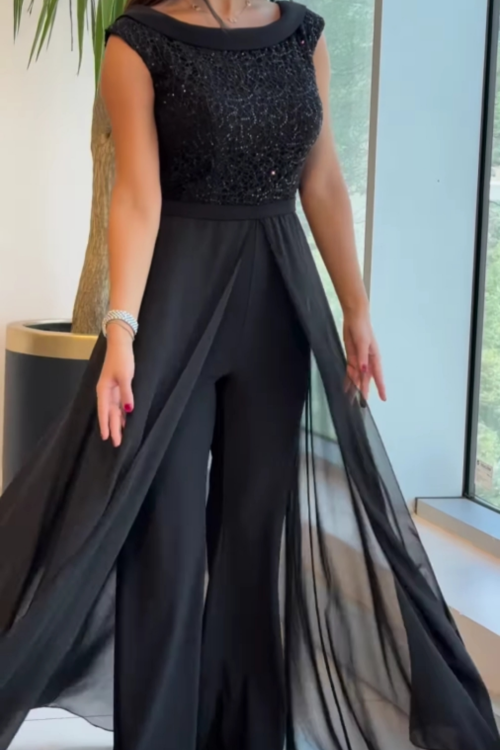 Louna | Stylish Sleeveless Jumpsuit - 3